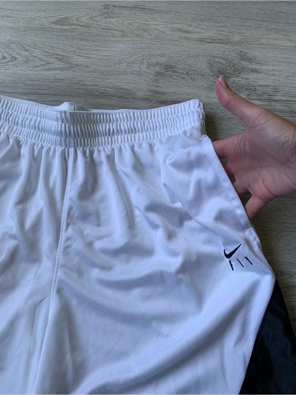 NWT Nike Dri-FIT Isofly Women's Basketball Shorts white/black size medium